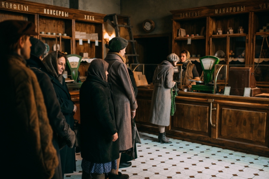 «Дылда» проговаривает историю без прикрас. Фото с сайта Kinopoisk.ru