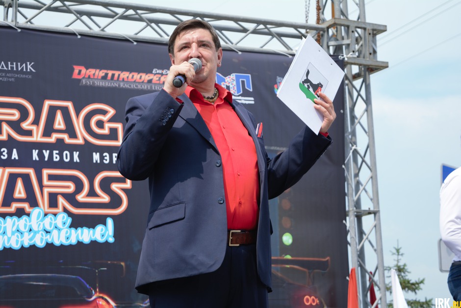 Перед стартом зрителей развлекал ведущий мероприятия Игорь Бялоус.
