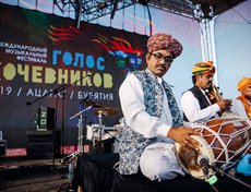 Kurjan and Two Siberians (Индия/Россия)
