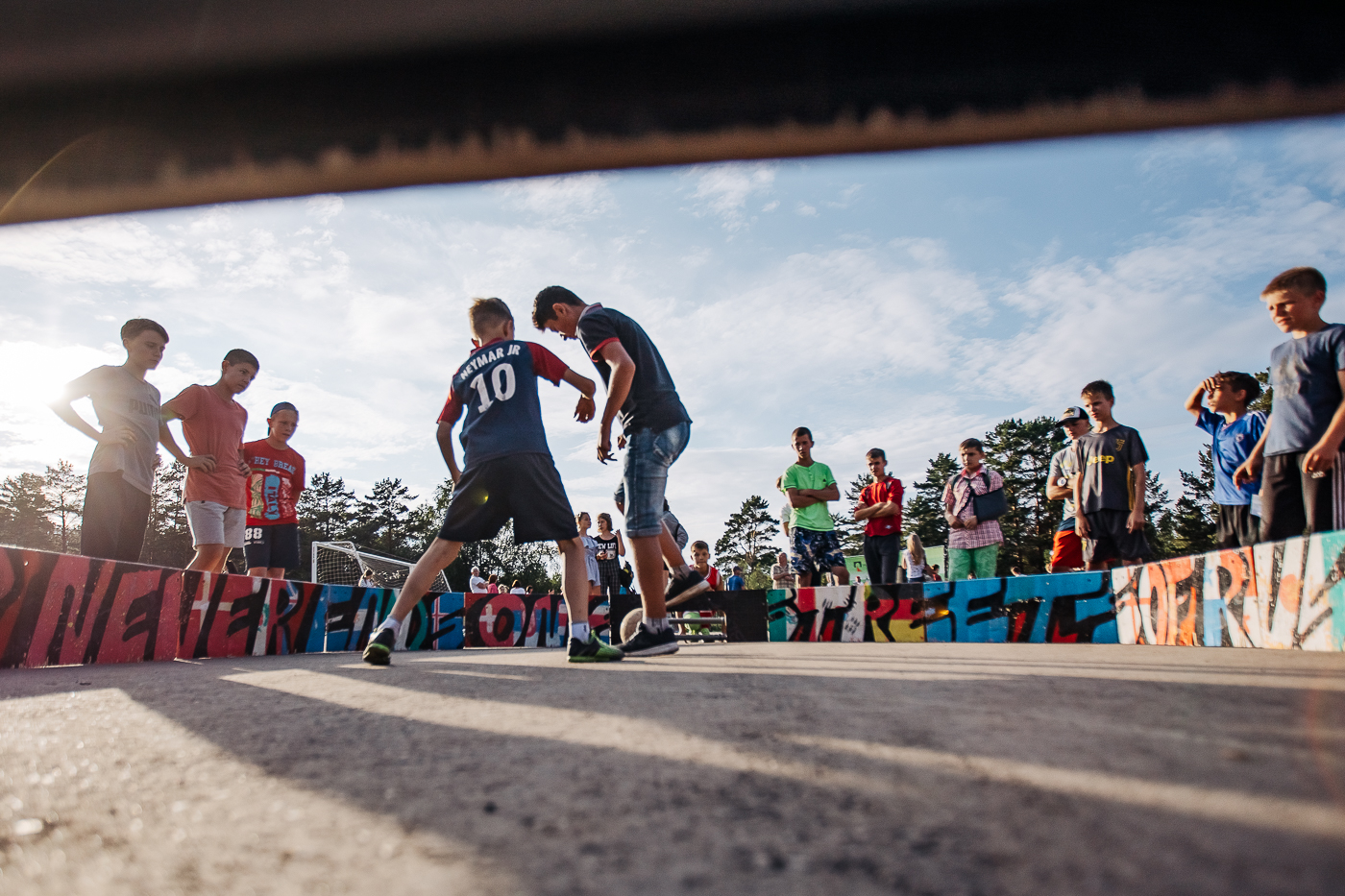 Еще одно развлечение для гостей — мастер-класс по футбольному фристайлу.