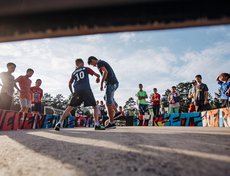 Еще одно развлечение для гостей — мастер-класс по футбольному фристайлу.