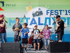 Юные шелеховчане учатся битбоксу.