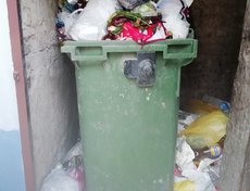 Байкальская, 247. Помещение мусоропровода. Фото прислала Лариса