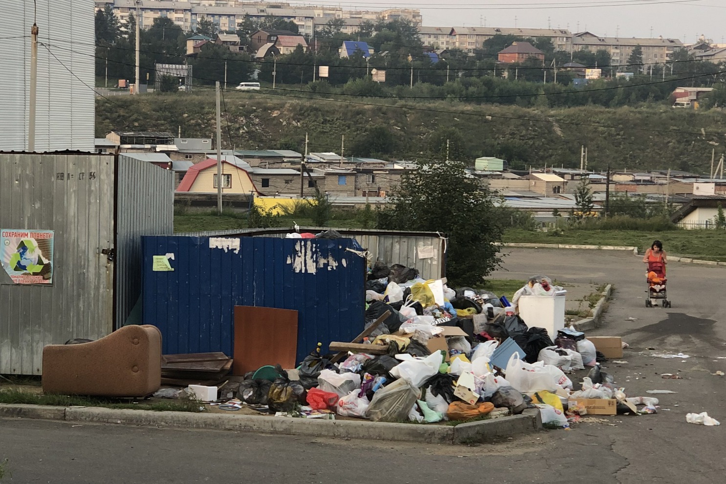 Микрорайон Луговое, улица Еловая. Фото прислала Юлия Игнатова