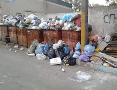 ул. Сибирских партизан 16. Контейнеры во дворе. Фото прислал gysar1983