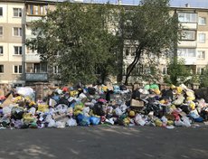 Мусорная площадка рядом с домом по адресу проспект Маршала Жукова, 124. Фото прислала Анастасия Латышева