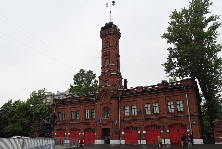 Пожарное депо в Санкт Петербурге. Фото voldema.livejournal.com Пожарное депо в Санкт Петербурге. Фото voldema.livejournal.com