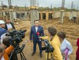 По словам Леонида Фролова, в следующему году  в «Хрустальном парке» начнется строительство средней школы и еще одного детского сада.