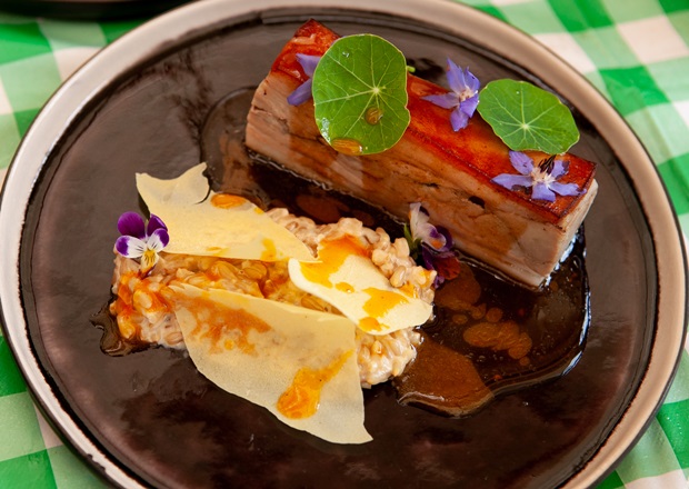 Молочный поросенок от Константина Полунина, «Лав стори»