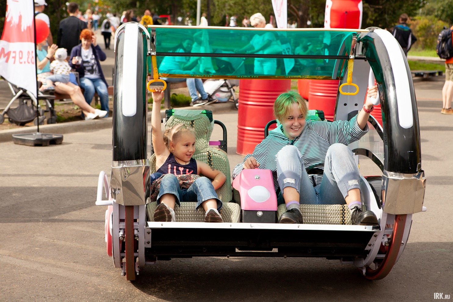 Были организованы развлечения для детей и взрослых.