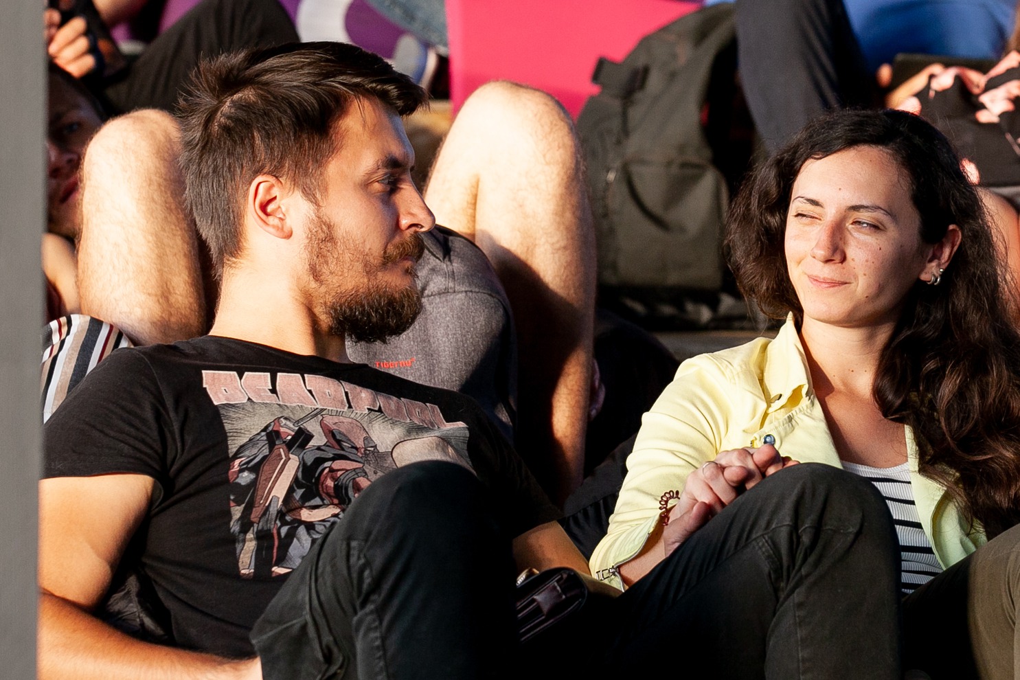 Кинопоказ — хороший вариант для свидания.