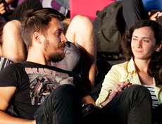 Кинопоказ — хороший вариант для свидания.