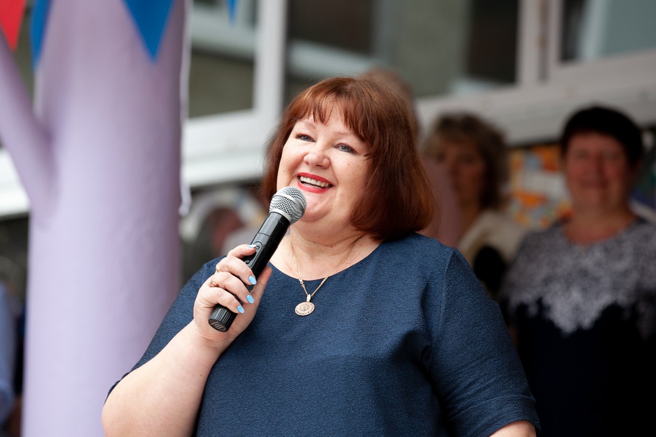 Директор школы Елена Ехлакова