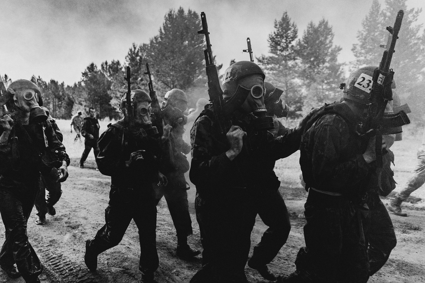 В завершении марш-броска каждый из добравшихся 11 бойцов произвел выстрел, показав, что оружие осталось в боевом состоянии.