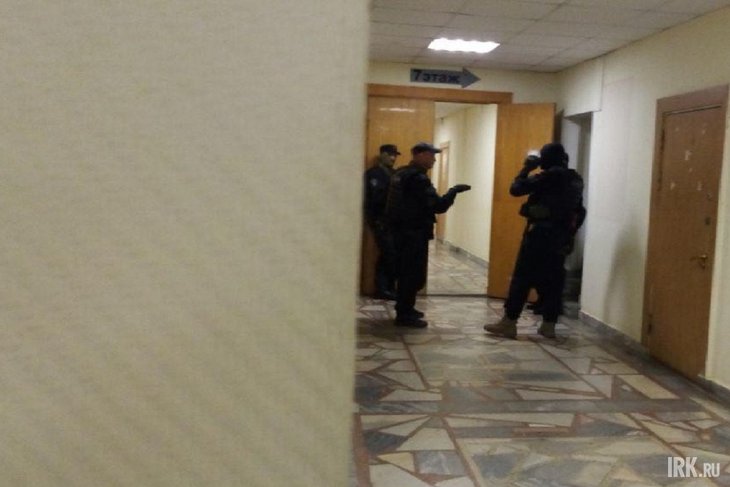Обыск в Екатеринбурге. Фото с сайта www.e1.ru