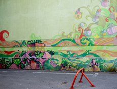 Стена здания на Декабрьских Событий, 57