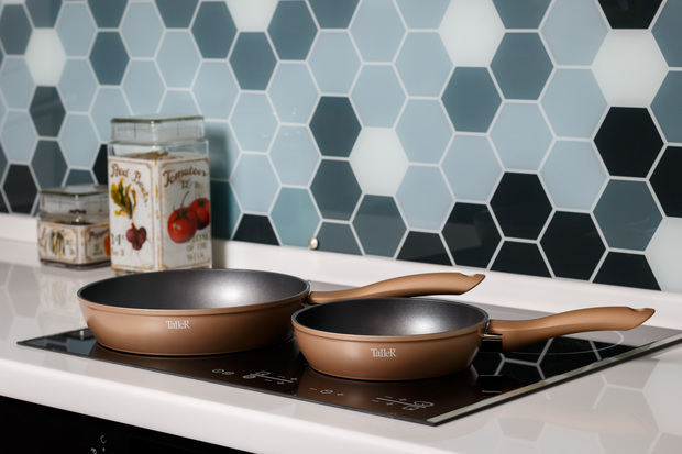 Обратите внимание на материал сковороды при покупке