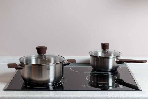 Кастрюли из нержвеющей стали подходят для всех типов варочных поверхностей