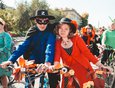 На конкурс «Велодефиле» подали заявки 27 человек, наряженных в различнные костюмы, на украшенных велосипедах.