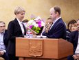 Светлана Кузнецова и председатель городского избиркома Андрей Мельников