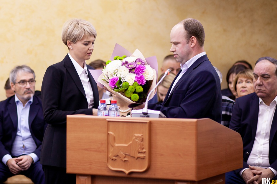 Светлана Кузнецова и председатель городского избиркома Андрей Мельников