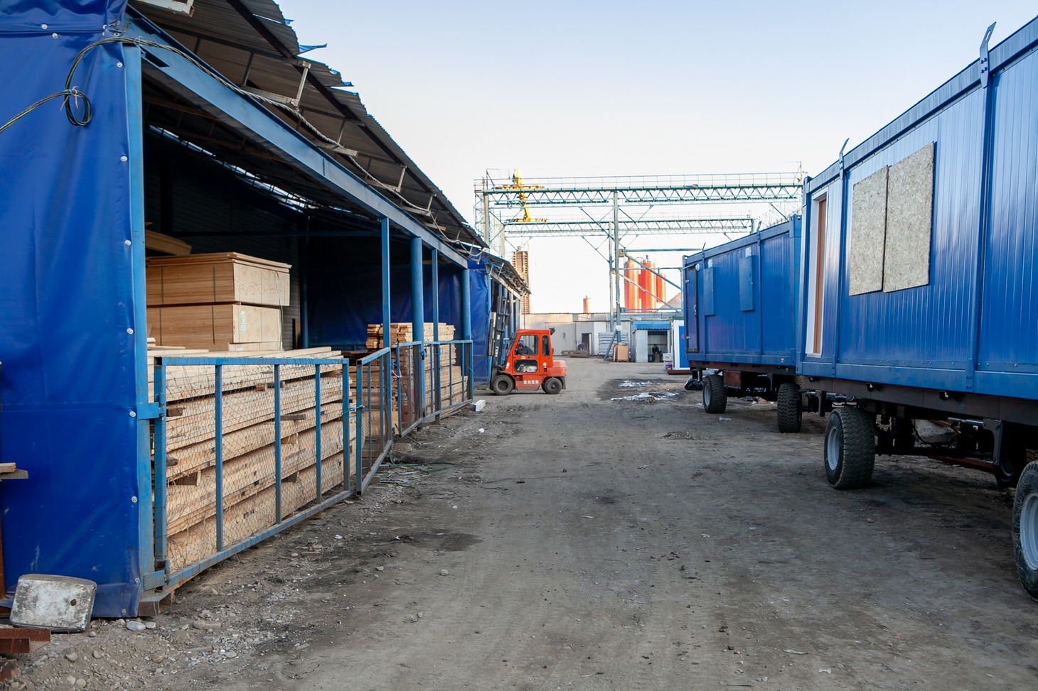 Компания производит до 260 вагон-домов ежемесячно