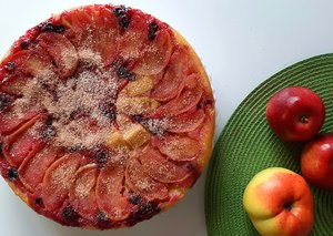 Рецепт пирогов из капусты с горбушей и яблок с ягодами!