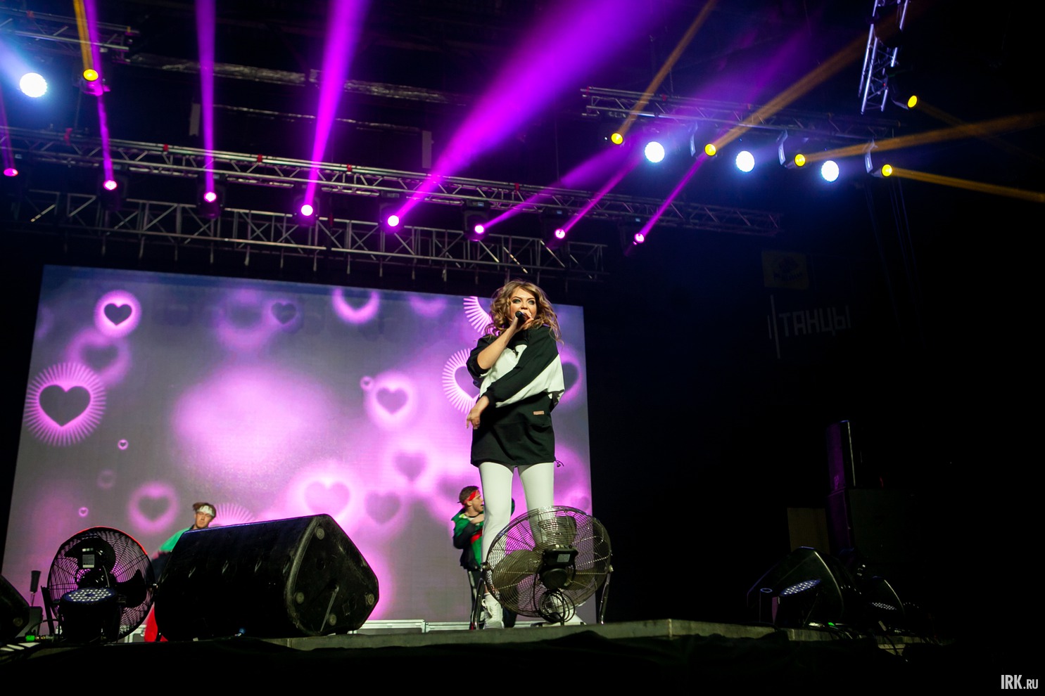 Певица Акула