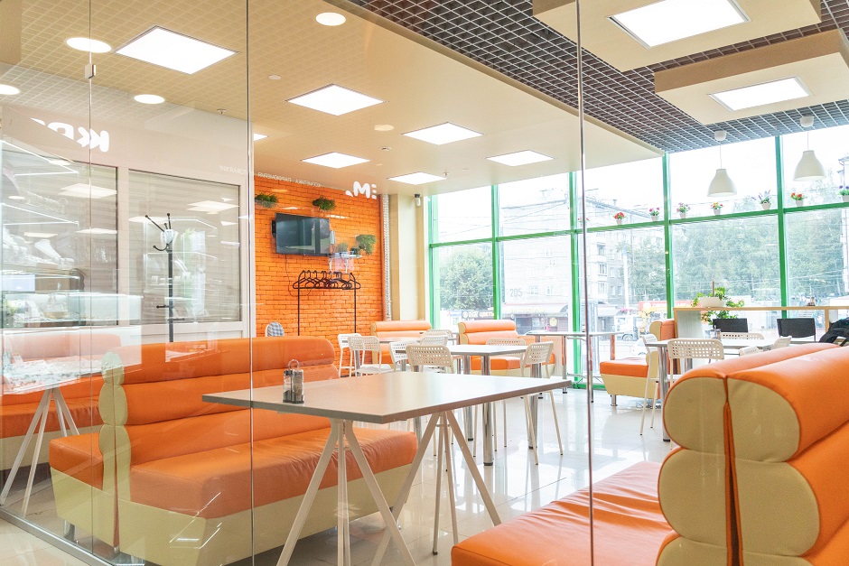 В уютной столовой на втором этаже торгового центра можно отдохнуть и вкусно поесть