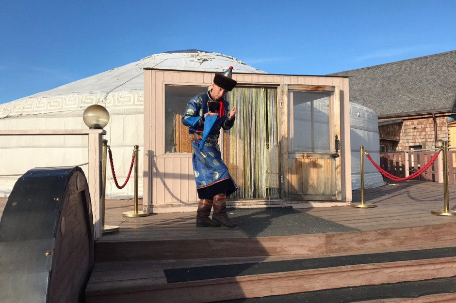 Перешагивать порог нужно обязательно правой ногой