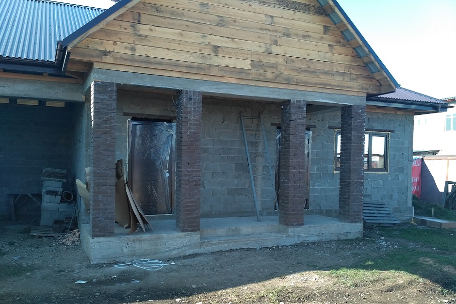 В сентябре установили окна и двери