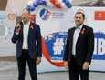 Депутаты Думы Иркутска Виталий Матвейчук и Алексей Кудрявцев поздравили собравшихся с достойным завершением акции.