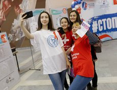 В центре внимания акции – молодёжь. Устроители надеются не допустить передачу ВИЧ в следующие поколения жителей страны.