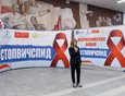 Главный врач Центра СПИД Юлия Плотникова благодарит участников за поддержку акции.