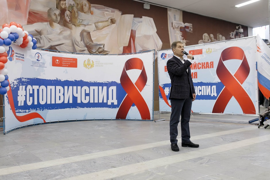 «Мы ежегодно наращиваем охват тестированием населения, а выявляемость снижается», - говорит министр здравоохранения Иркутской области Олег Ярошенко.