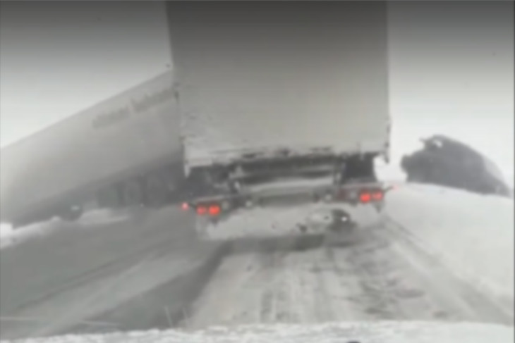 Изображение с видео из группы «ДТП 38RUS»