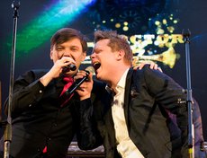 Вокалисты Евгений Гужов («Доктор Джаз») и Харрисон Янг (США)
