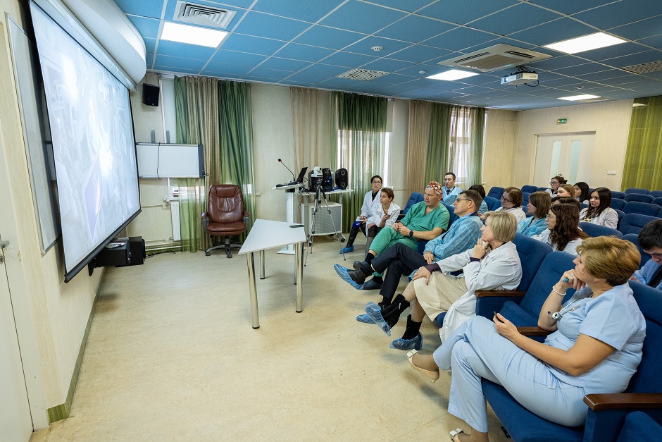 Эндохирургический комплекс 4K Ультра HD позволяет организовывать телевидеоконференции и трансляции по всему миру