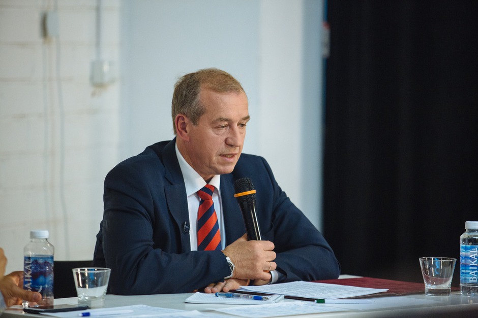 В октябе 2019 года стало известно, что губернатор решил поднять себе оклад на 44%