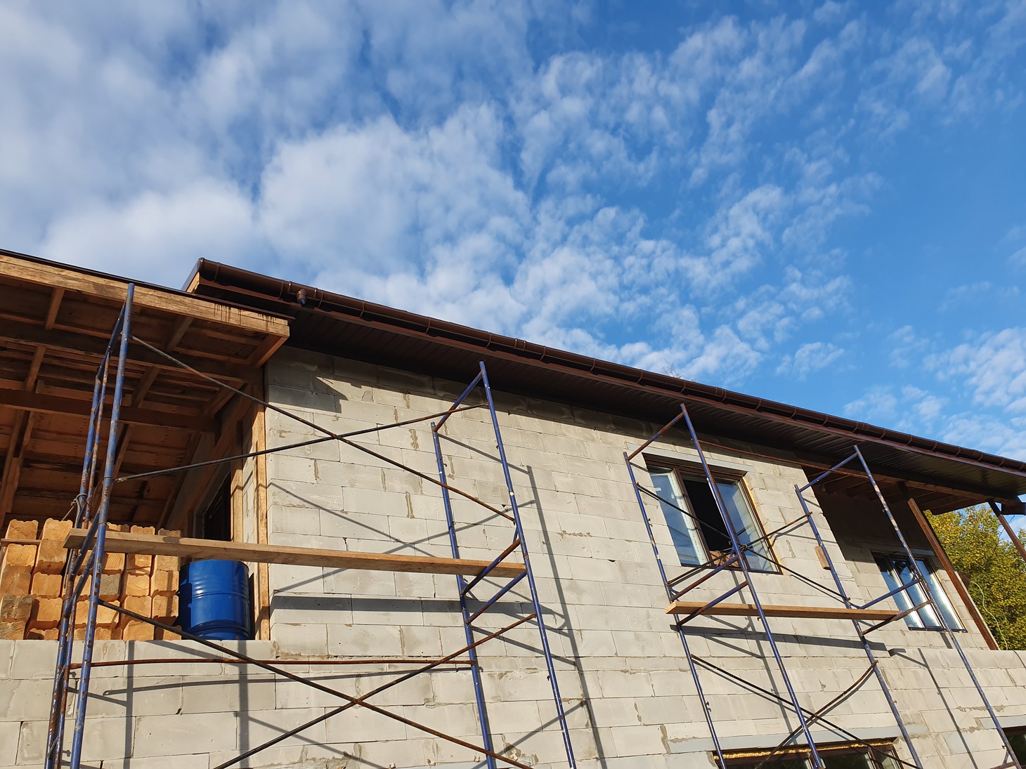 Обшиваем свесы