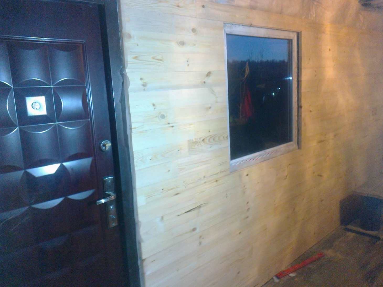 Обшил половой доской