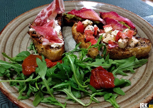 Подгоревшие брускетты в Caffe e Vino