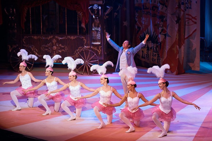 Сцена из оперетты «Принцесса цирка». Фото с сайта imt38.ru, автор — Евгений Пономарев