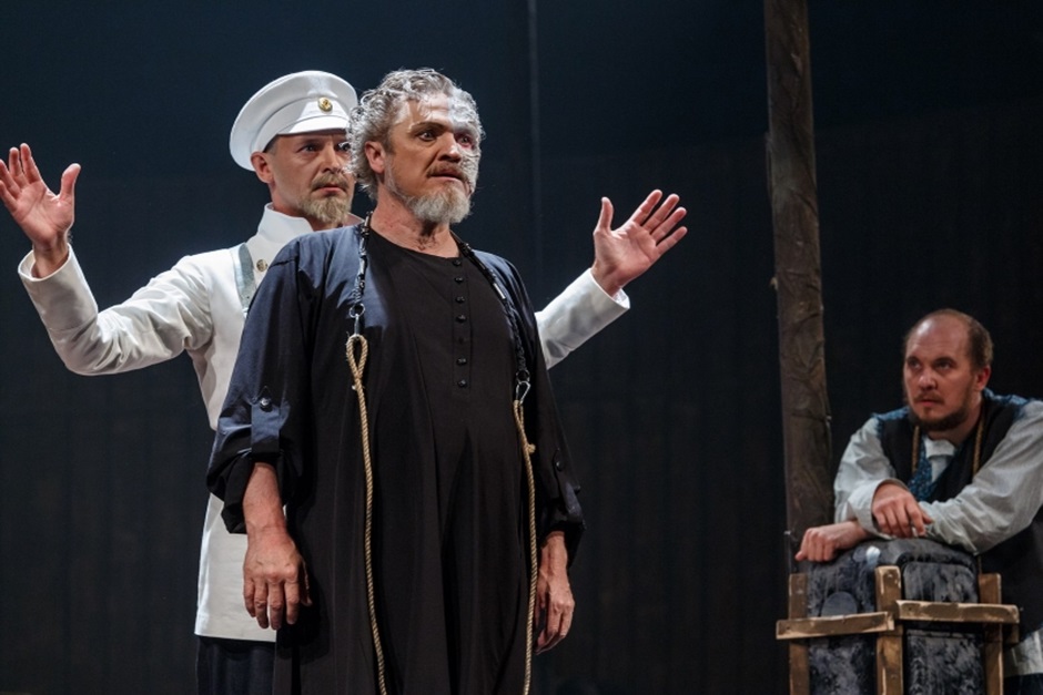Спектакль по произведению Льва Толстого. Фото с сайта www.dramteatr.ru