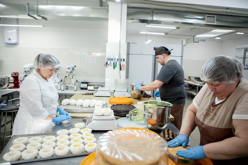 Работа кипит