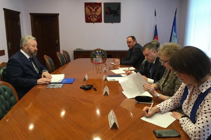 На совещании в правительстве. Фото пресс-службы правительства Иркутской области