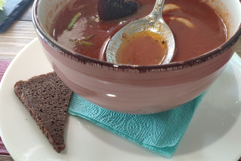 Сюда заветренную гренку тоже подкинули. Чтобы я не скучала