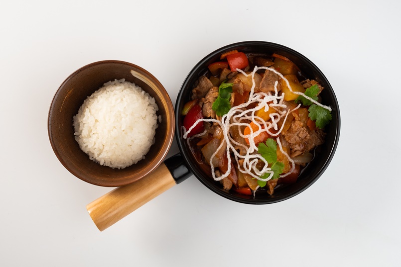 Свинина с овощами и ананасом