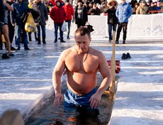 А еще мэр доказал нам, что не боится морозов! Каждый год иркутяне наблюдали, как Дмитрий Викторович бесстрашно окунался в прорубь на Крещение