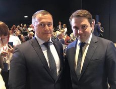 Не сидел на месте - ездил на форумы, общался с коллегами из других городов, чтобы перенять лучший опыт. С секретарем Общественный палаты России Валерием Фадеевым
